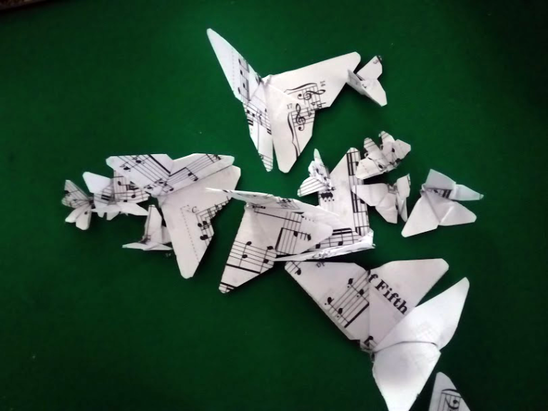 Farfalline di carta origami realizzate a mano di varie grandezze