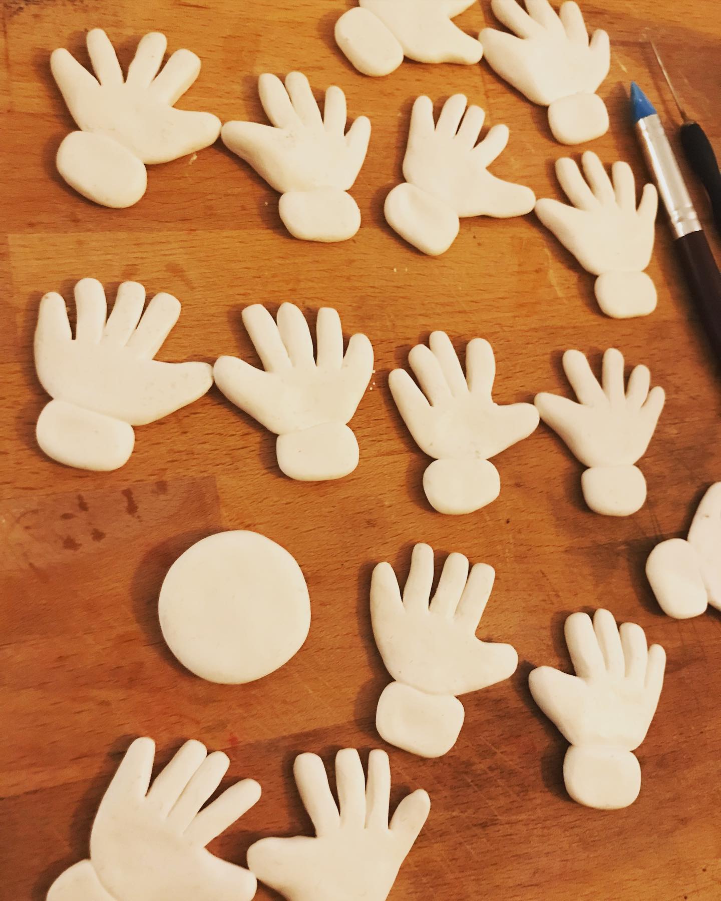 Back to work…🫶🫴🤚🖌

“There is nothing more beautiful than a vulnerable heart in open hands”
~
Amanda Mosher

#goodnight #goodjob #handmade #goalkeeper #fimocreations #handmadework #mani